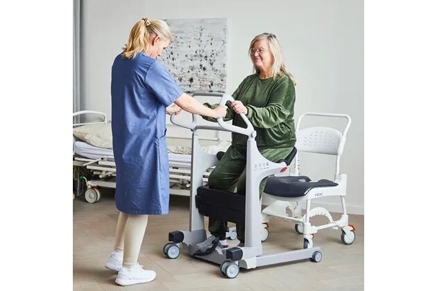 Molift-Transfer-Pro_Etac-Clean_Bedroom-7-web-copy2.webp